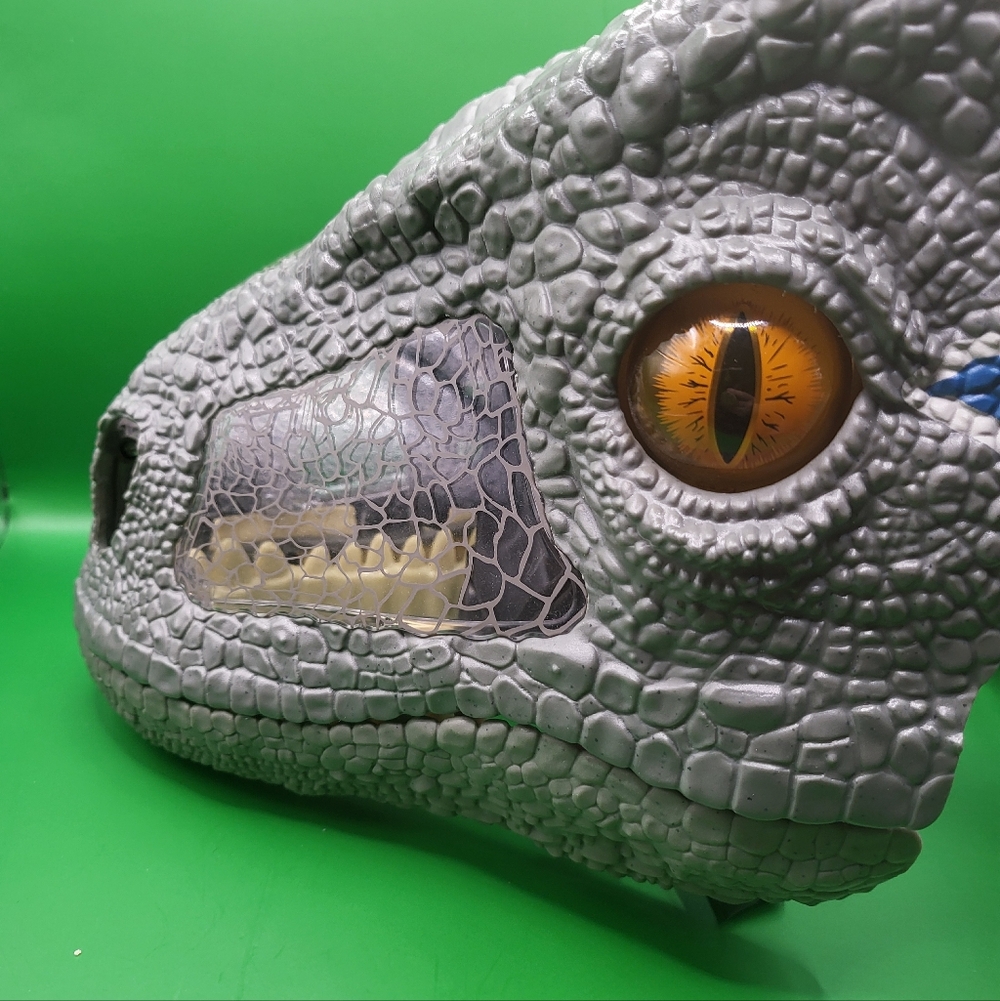 2 Jurassic Park World Masks Chomp n Roar Blue Raptor & Dominion Mattel Dinosaur - Picture 3 of 3